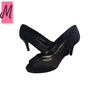 White House Black Market bow heels